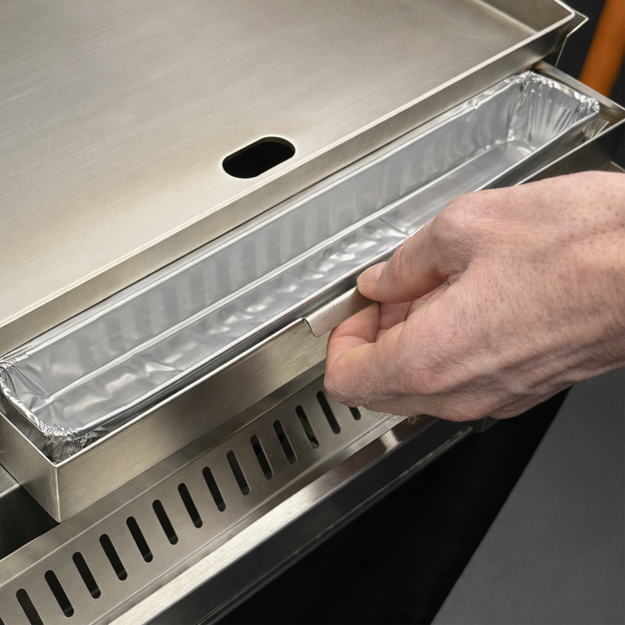 single grease tray with aluminum tray installed displaying how they look installed into the le griddle